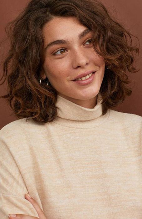 Bob Pendek, Shaved Side Hairstyles, Perm Hair, Beach Hairstyles For Long Hair, Long Face Hairstyles, Short Curly Haircuts, Haircuts For Curly Hair, Short Wavy Hair, Curly Hair Inspiration