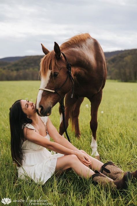 Senior Pictures Horses Ideas, Unique Senior Pictures With Horses, Fall Photos With Horses, Horse Pictures Aesthetic, Senior Photo With Horse, Horse Photo Shoot Outfits, Senior Pictures With Silo, Photography With Horses Photo Ideas, Senior Pics With Animals