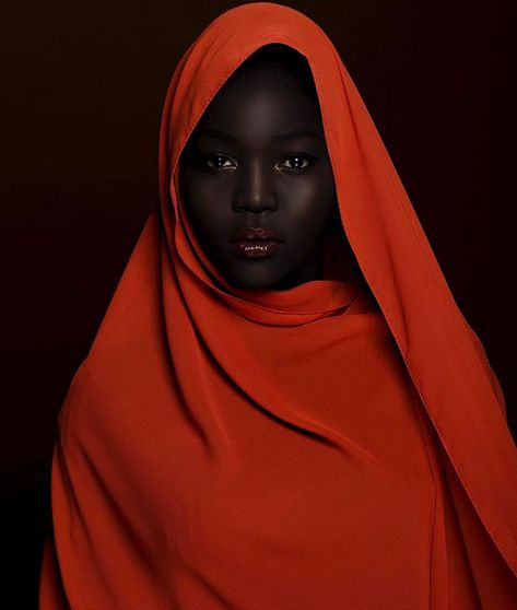 Meet The "Queen Of The Dark" Who Was Told To Bleach Her Incredibly Dark Skin By Uber Driver Nyakim Gatwech, South Sudanese, Dark Skin Models, Dark Complexion, Uber Driver, African Models, Beautiful Dark Skin, Dark Skin Makeup, Dark Skin Tone