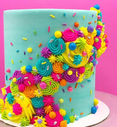 🌈💕Happy Pride Month💕🌈 Celebrating diversity with this bright and beautiful neon rainbow cake. What�’s a rainbow with out color? Happy Pride!… Diy Lisa Frank Party, Pride Month Cake, Bright Birthday Cakes, Month Cake, Neon Birthday Cakes, Bolo Neon, Trolls Birthday Cake, Bright Cakes, Neon Cakes