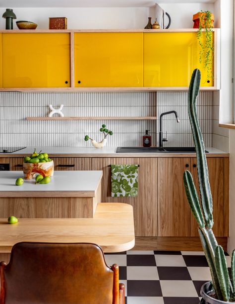 Sydney Apartment, 1960s Kitchen, Mcm Kitchen, Mid Century Modern Kitchen, Mid Century Kitchen, Art Deco Home, Yellow Kitchen, Apartment Kitchen, Kitchen Organizing