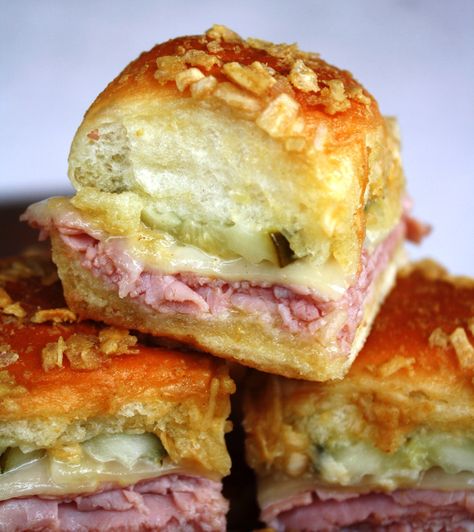 Melt in Your Mouth Cuban Sliders | Cook AZ I Do Hawaiian Roll Sliders Cuban, Sunday Lunch Ideas After Church, Sunday Lunch Recipes, Sandwiches For A Crowd, Cuban Sliders, Resep Sandwich, Sliders Recipes, Cuban Sandwiches, Monte Cristo Sandwich