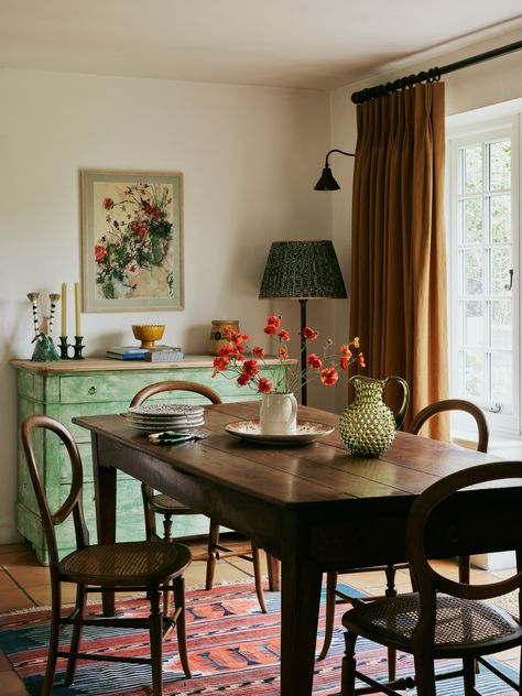 Room Decor Ideas Minimalist, Cottagecore Dining Room, Eclectic Decor Ideas, Hampstead House, Modern English Cottage, English Cottage Interiors, Dining Room Decor Ideas, Boho Dining Room, Eclectic Dining Room