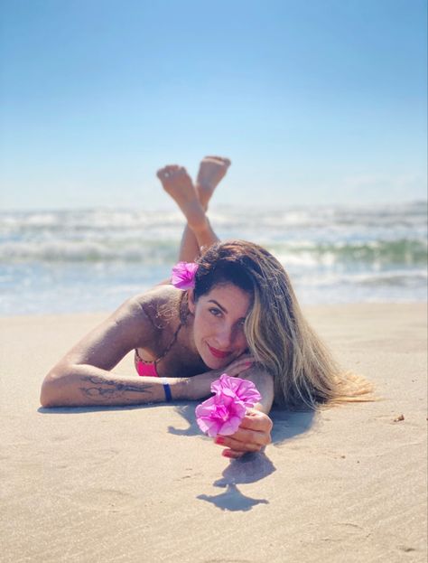 Praia
Mar
Biquíni 
Viagem
Fotos na praia Modest Beach Pictures, Beach Theme Photoshoot, Birthday Photo Shoot Ideas, Creative Beach Pictures, Creative Picture Ideas, Beach Vacation Pictures, Beach Photography Poses, Friend Poses Photography, Sea Photo