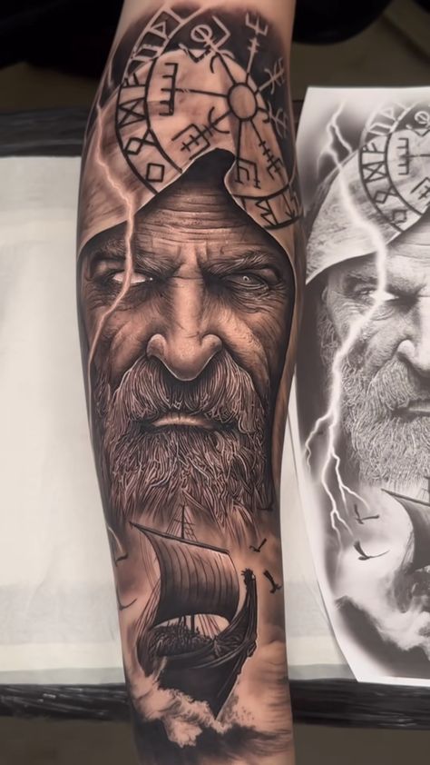 Odin Tattoo Design, Tattoos For Women Over 50, Half Sleeve Tattoos Wolf, Zues Tattoo, Cool Tattoos For Men, Tattoo Odin, Unusual Tattoos, Spine Tattoo For Men, Odin Tattoo