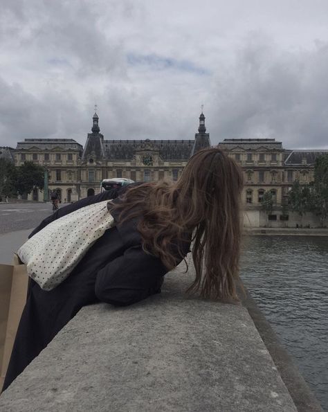 Adventure Picture, Academia Aesthetic, Oui Oui, Intj, How To Pose, French Girl, Pretty Places, Dark Academia, Belle Photo