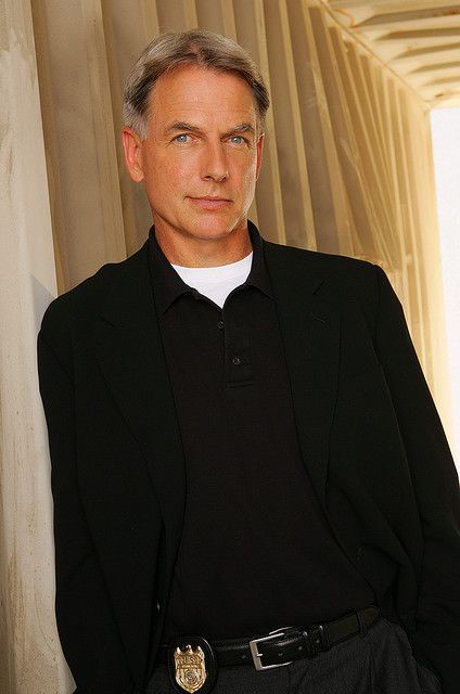 I want the badge, I want a hat, if I wasn't married - I'd want this man.  Let's face it - I still want this man. Leroy Jethro Gibbs, Mark Harmon, Mel Gibson, Kevin Costner, Actrices Hollywood, Sean Connery, George Clooney, Sophia Loren, Clint Eastwood