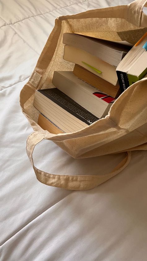 Books Tote Bag, Books Tote, Aesthetic Reading, Reading Motivation, Shopping Haul, Book Aesthetics, Book Study, Foto Ideas Instagram, Girl Reading