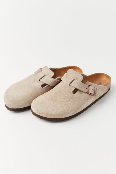 Birkenstock Boston soft footbed clogs in soft suede. These essential suede clogs are built to last with durable suede and buckle strap accent laid on a soft footbed that offers long-lasting cushioning with high rebound capacity. These suede clogs are finished with a lightweight, flexible, durable, shock-absorbing EVA outsole. Features Our favorite Birks Birkenstock Bostons in corduroy-style suede Easy slip-on suede clog silhouette Content + Care Suede, cork, EVA Spot clean Imported Size + Fit Me Berken Stocks Shoes, Style Birkenstock Boston, Clog Outfit Summer, Birkenstock Clogs Outfit, Birkenstock Boston Soft Footbed, Clog Outfit, Boston Soft Footbed, Birkenstock Clog, Clogs Outfit