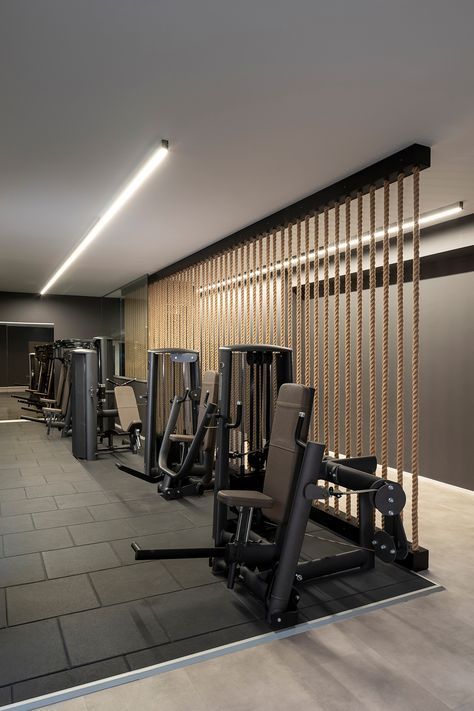 Boutique Gym Design, Gym Decorating Ideas, Mini Gym At Home, Ruang Gym, Mini Gym At Home Ideas, Commercial Gym Design, Warehouse Gym, Boutique Gym, Gym Lighting