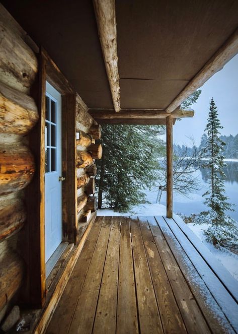 Magic Photo, Cabin Exterior, Wood Projects For Beginners, Winter Cabin, Cottage Cabin, Cabin Living, Little Cabin, Cabin In The Woods, Cabins And Cottages