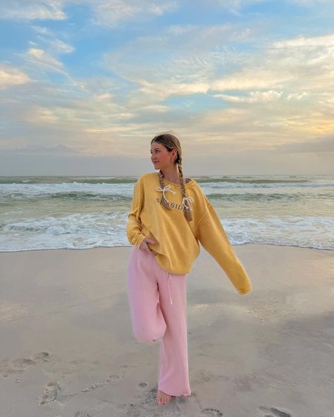 there’s nothing better than a cozy beach sunset 🫶🏼🎀 Beach Outfits, Beachy Outfits For Winter, Winter Beachy Outfits, Cozy Beach Outfits, Winter Beach Outfit, Washington Beaches, Outfits For Winter, Beachy Outfits, Winter Beach