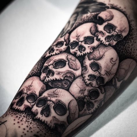 Eleven skulls. | By Arang Eleven | Done at Seoul Ink Tattoo Studio | Dec 18th 2019 | 1262690 Tattoo Fairy, Tato Dada, Skull Hand Tattoo, Skull Sleeve, Skull Sleeve Tattoos, Tato Lengan, Skeleton Tattoos, Muster Tattoos, Creepy Tattoos