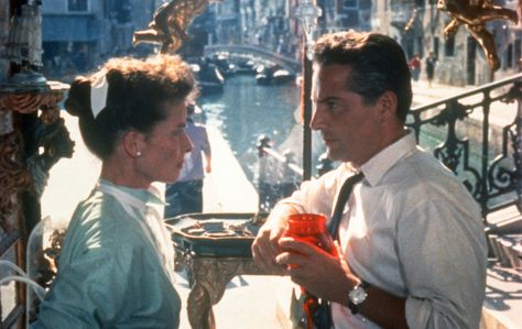 Katharine Hepburn (left) and Rossano Brazzi in Venice in David Lean's 1955 film Summertime.  This film was a revelation to me when I finally saw it for the first time last year. Summertime Movie, Rossano Brazzi, David Lean, British Movies, Katherine Hepburn, Oliver Twist, Best Director, Katharine Hepburn, Wife And Kids