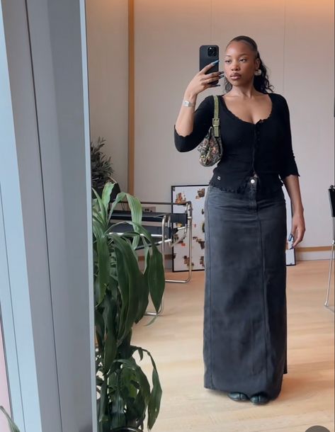 Modest Outfits Black Women Winter, Glamorous Winter Outfits, Outfits From Tv Shows, Long Black Denim Skirt, Grey Maxi Skirt Outfit, Spring Modest Outfits, Denim Skirt Style, Long Denim Skirt Outfit, Bags Y2k