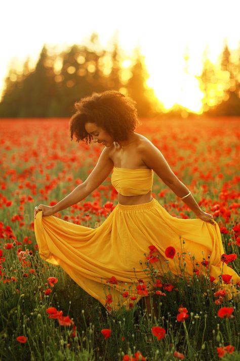 Haley Graham, Lets Have Fun, Boho Photoshoot, Outdoor Portrait Photography, Beautiful Photoshoot Ideas, Spring Photoshoot, Flower Photoshoot, Nature Photoshoot, Shotting Photo