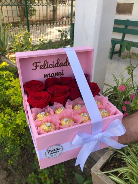 Valentine Luxury Gifts, Mexican Mom Gift Ideas, Mothers Day Bouquet Ideas, Valentine Day Decorations, Flower Decoration Ideas, Valentine Gift Baskets, Valentine's Day Gift Baskets, Personalised Gifts Diy, Mother's Day Gift Baskets