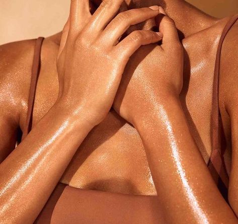 Oil Photoshoot, Body Lava, Shimmer Oil, Shimmer Body Oil, Photoshoot Inspo, Beauty Shoot, Spray Tanning, Branding Photoshoot, Beauty Body