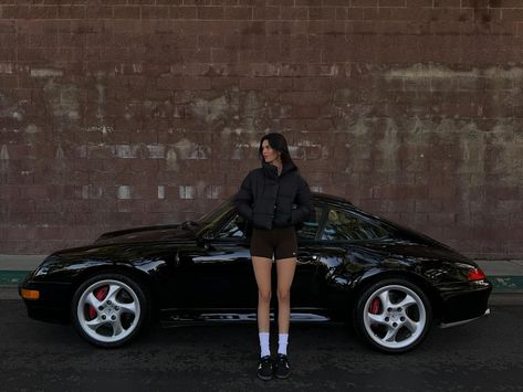 off to pilates @alo | Instagram Kendall Jenner Car, Porsche Girl, Kendall Jenner Makeup, Kendall Jenner Instagram, Black Porsche, Kylie Jenner Lipstick, Gisele Bündchen, Female Fitness Model, Kendall Jenner Outfits