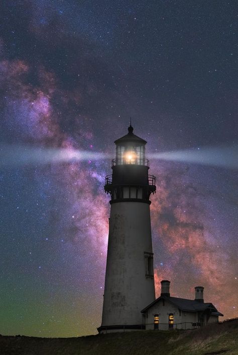 Milky Way above Yaquina head lighthouse on the Oregon coast Milky Way, Nature, Oregon Coast, Oregon, Lighthouse Tattoo, Lighthouse Art, Earth Pictures, Beautiful Lighthouse, Architecture Building