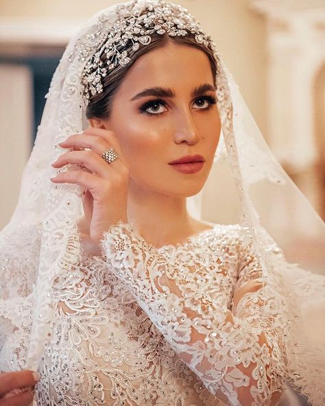 𝐀𝐑𝐌𝐈𝐍𝐀 𝐒𝐀𝐑𝐆𝐒𝐘𝐀𝐍 📸 on Instagram: “Bride😍 #axarmina #photography #wedding #beauty #love #mywork #bride” Princess Wedding Dresses, Elie Saab Wedding Dress, Wedding Hijab Styles, Hijab Wedding Dresses, Hijab Bride, Gaun Fashion, Bride Headpiece, Wedding Hijab, Headpiece Wedding