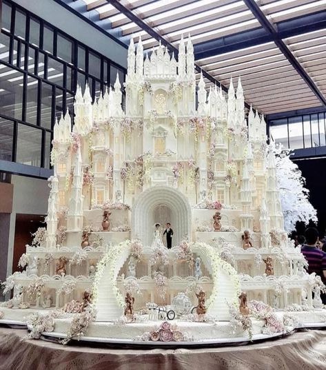 Huge Wedding Cakes, Castle Wedding Cake, Crazy Wedding Cakes, Extravagant Wedding Cakes, Big Wedding Cakes, Dream Wedding Cake, Extravagant Wedding, Themed Wedding Cakes, Wedding Expenses