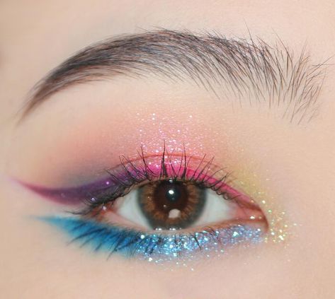 Euphoria Makeup Asian Eyes, Deepest Eye Makeup, Kawaii Eye Makeup, Simple Colorful Makeup, Face Paint Makeup Looks, Constellation Makeup, Pastel Eye Makeup, Eye Makeup Colorful, Very Easy Makeup