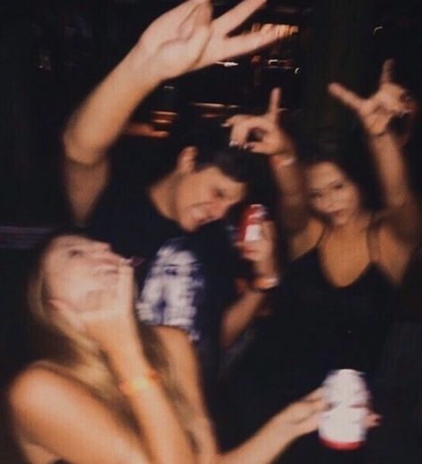 #teenagedream #party #partypics #lifeoftheparty #rager #aesthetic #repin #pintoboard #repost #teenagers #21andup #21stbirthday #summerfun #fun #grouppics #fungroup #drinking #drinkingideasalcohol #musttake #friendgroup #partygroup Friend Poses, Teenage Parties, Vision Board Party, Teen Summer, Teen Party, Teen Life, Club Life