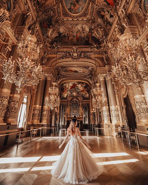 Castle For Wedding, Romantic Royal Aesthetic, Royal Banquet Aesthetic, Castle Ballroom Aesthetic, Royal Core Wedding, Soft Royal Aesthetic, Royalty Photoshoot, Royalty Aesthetic Princess, Aisha Core