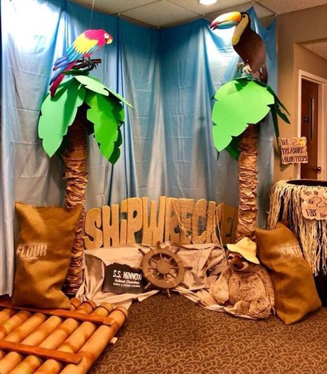 Kamp thema onbewoond eiland  Robinson spellen Shipwreck Vbs, Vbs Shipwrecked, Shipwrecked Vbs, Mystery Island, Ship Wreck, Ocean Theme Classroom, Pirate Theme Party, Vbs Themes, Holiday Program