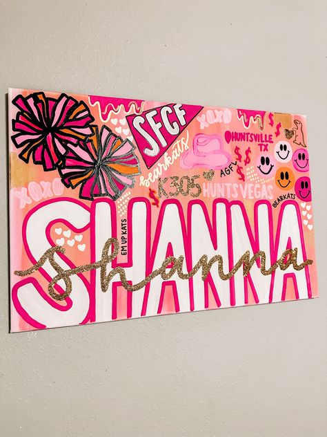 Cheer Wall Art, Cute Name Signs Diy, Cute Name Designs Drawings, Preppy College Canvas Painting, Cute Preppy Things To Paint, Custom College Painting, Name Art Painting, Preppy Collage Painting, Preppy Paintings Ideas