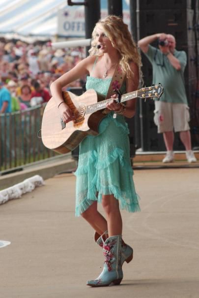 Taylor Swift Country, Taylor Swift Debut Album, Young Taylor Swift, Music Video Outfit, Taylor Swift Tattoo, Taylor Outfits, Taylor Swift Birthday, Taylor Swift Tour Outfits, Looks Country