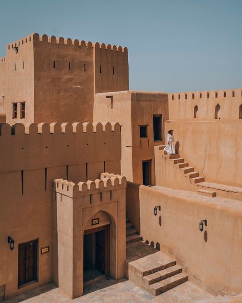 Cherrie Almonte✨Travel + Style on Instagram: “One of my favorite stops in Oman. Nizwa Fort is one of Oman's largest castles. It was built in the 17th century and stands tall and proud…��” Architecture Styles History, Saudi Arabian Architecture, Fort Photoshoot, African Castles, Arabian Castle, Oman Architecture, Arabic Castle, Desert Castle, Persian House