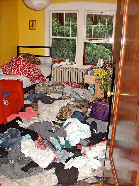 Your Kid’s Messy Room - The New York Times Dirty Room Aesthetic, Messy Aesthetic Room, Bedroom Messy, Mess Aesthetic, Messy Living Room, Messy Room Aesthetic, Messy Table, Messy Aesthetic, Messy Bedroom