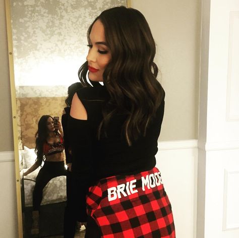 Brianna Monique, Brie Bella Wwe, Bella Sisters, Nikki Bella Photos, Wwe Total Divas, Nikki And Brie Bella, Yeezy Outfit, Aj Lee, Best Instagram Photos