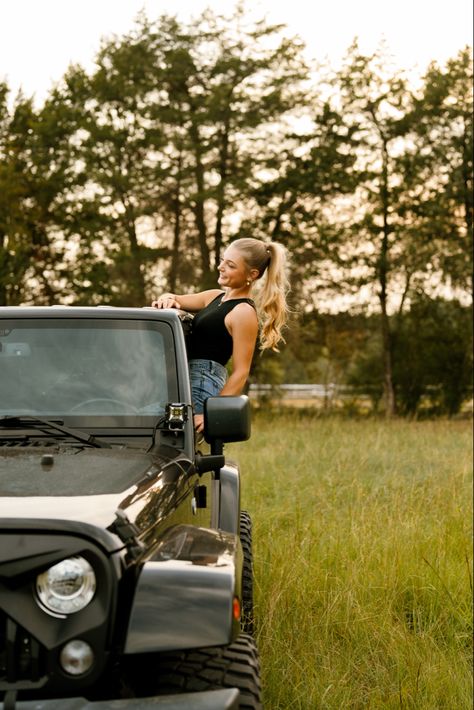 Senior Picture Ideas With Old Truck, Photoshoot With Jeep Wrangler, Senior Pictures With Jeep Wrangler, Cute Jeep Pictures, Jeep Graduation Pictures, Senior Picture Ideas With Jeep, Jeep Picture Ideas Instagram, Hunting Graduation Pictures, Women Truck Photoshoot