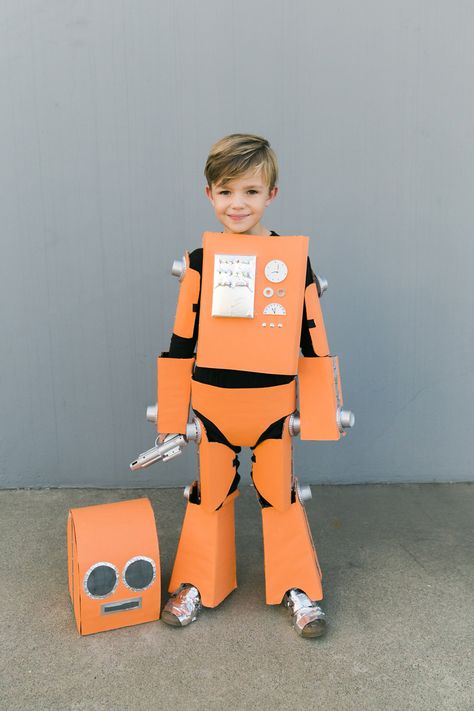 View More: http://radandhappy.pass.us/walkfamilyrobots Toddler Robot Costume, Robot Costume Diy, Super Hero Family, Robot Halloween Costume, Family Costumes Diy, Robot Costume, Childrens Fancy Dress, Robot Costumes, Diy Robot