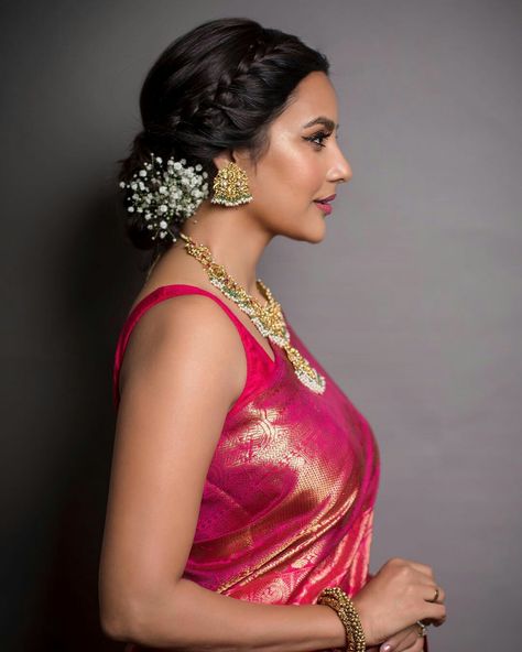 Hair Styles On Saree, Priya Anand, Hairstyles For Gowns, Hair Style On Saree, Trendy Bridesmaids, Saree Hairstyles, Hairstyles Indian, Traditional Hairstyle, Bridal Hair Buns