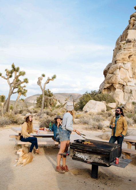 Spartan Aesthetic, Joshua Tree Hikes, Joshua Tree Camping, Palm Springs Outfit, Palm Springs Aesthetic, Palm Springs Decor, Salvation Mountain, Backyard Adventure, Joshua Tree California