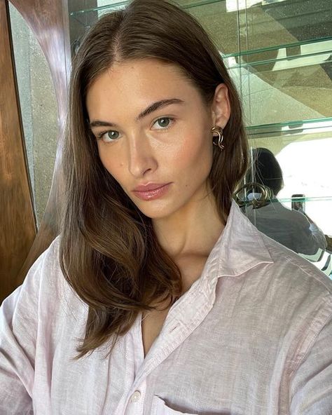 Auburn Hair, Grace Elizabeth Style, Hair Inspiration Short, Grace Elizabeth, Makeup Looks Tutorial, New Haircuts, April 20, Confident Woman, Long Bob