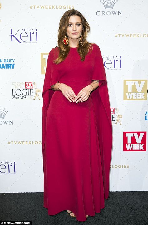 Got it covered: Cheyenne Tozzi glided down the red carpet in a crimson full-length gown, complete with a cape-like attachment on Sunday Red Dress With Cape, 60s Witch, Dresses With Capes, Red Cape Dress, Cheyenne Tozzi, Areca Nut, Sheer Cape, Spaghetti Dress, Superhero Costumes