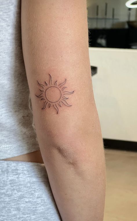 Compass And Sun Tattoo, Sun Tattoo Female, Tangles Sun Tattoo, Sun Energy Tattoo, Sun Hip Tattoos Women, Sun Above Elbow Tattoo, Greek Tattoos Women, Elegant Sun Tattoo, Sun Tattoo Dainty