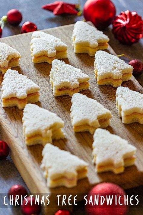 Christmas Food For Kids Party, Kids Christmas Party Ideas Food, Christmas Kid Food Ideas, Kid Christmas Appetizers, Christmas Birthday Food Ideas, Kids Holiday Snacks, Kids Holiday Party Food, Simple Christmas Party Food, Christmas Food Kids Cute Ideas