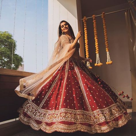 Beautiful Zardosi Lehenga Deisgns Not To Be Missed By Bride, That They Would Love To Opt For Wedding Zardosi Lehenga, Lehnga Photoshoot Poses, Elegant Red Wedding, Red Wedding Lehenga, Bride Photos Poses, Bridal Wardrobe, Bridal Lehenga Designs, Lehenga Designs Simple, Wedding Lehenga Designs