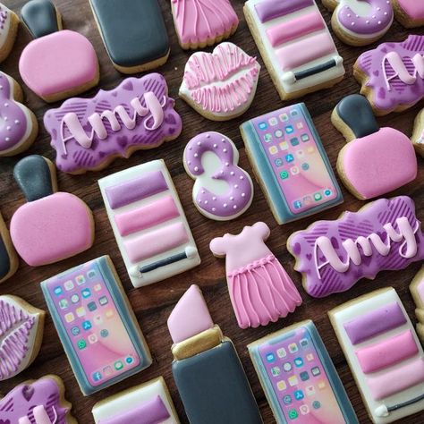 Threenager Cookie Ideas, Nail Polish Birthday Party Ideas, Makeup Birthday Party Ideas For Kids, Threenager Cookies, Make Up Cookies, Threenager Birthday Party Decorations, Makeup Cookies, Threenager Birthday, Threenager Party