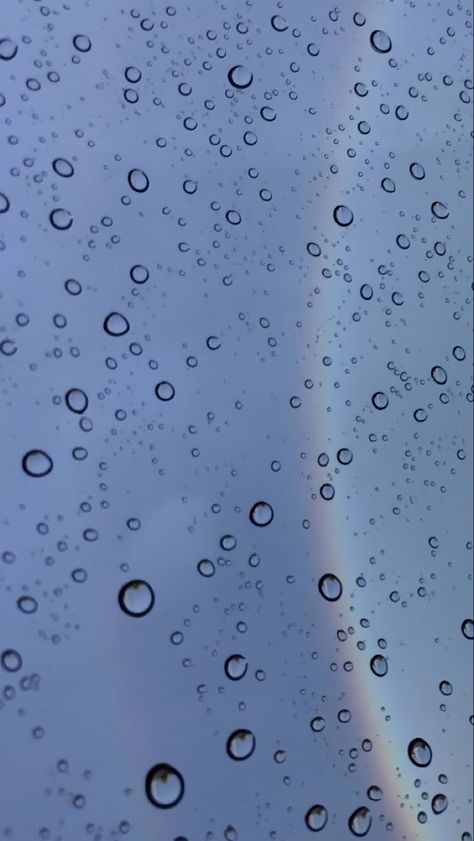 Cute Rain Wallpaper, Rain Ipad Wallpaper, Blue Rain Aesthetic, Glam Aesthetic Wallpaper, Raindrops Aesthetic, Soft Glam Aesthetic, Rain Core, Raindrops Wallpaper, Rainy Clouds
