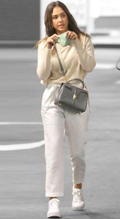 Feminine Capsule Wardrobe, Jessica Alba Outfit, Jessica Alba Casual, Jessica Alba Style, Fashion Bella, Summer Outfits For Moms, Look Blazer, Capsule Outfits, Italy Fashion