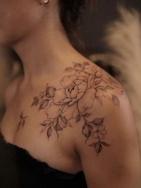 Women's flower shoulder tattoos. - MELTBLOGS Realistic Shoulder Tattoos For Women, Magnolia Shoulder Tattoos For Women, Peonies Shoulder Tattoo, Botanical Back Tattoo Women, Peonies Tattoo Shoulder, Peony Shoulder Tattoos For Women, Flower With Quote Tattoo, Peony Shoulder Cap Tattoo, Underboob Floral Tattoo