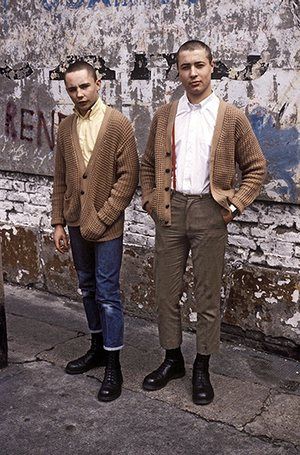 50 Years of British Style: Skinheads in Shoreditch, London, 1979 1960s Mod Fashion Mens, Mens Mod Fashion, Zoot Suits, Skinhead Fashion, Ska Punk, Rude Girl, Style Masculin, Mode Punk, Hippie Man