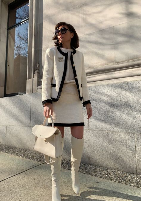 Chanel Inspired outfit from H&M - Aurela - Fashionista Chanel Inspired Outfit, Tweed Outfit, Chanel Outfit, Mode Chanel, Chanel Jacket, Chanel Inspired, Elegantes Outfit, Chanel Fashion, Moda Vintage